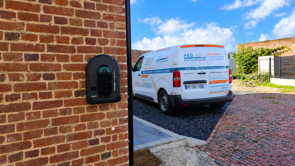 Installation Schneider Charge Pro à Dunkerque pour un véhicule de fonction