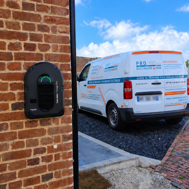 Installation Schneider Charge Pro à Dunkerque pour un véhicule de fonction